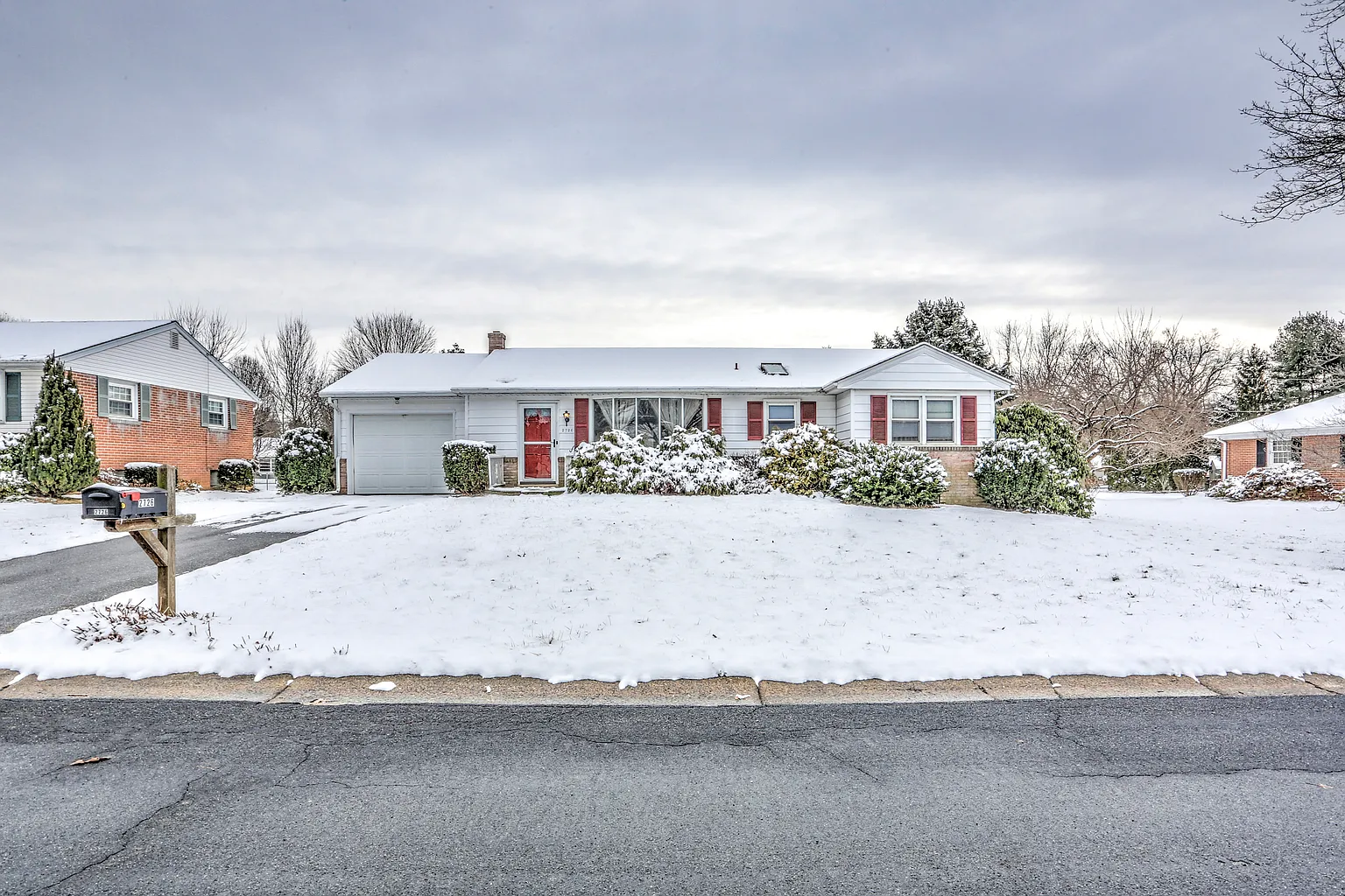 2726 Sherwood Ln photo 1