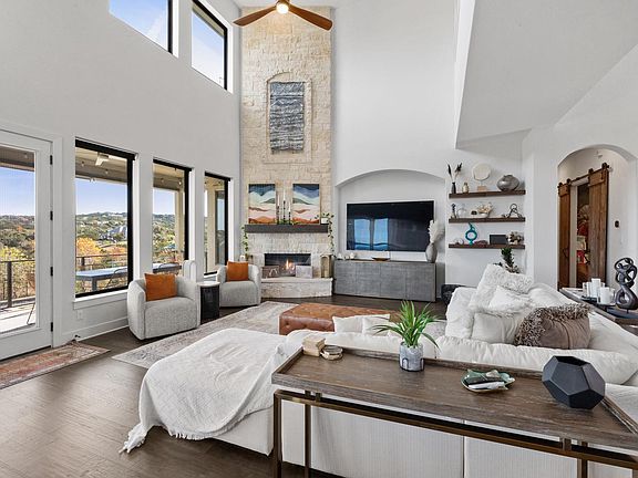 Beautiful countryside views and large screen tv