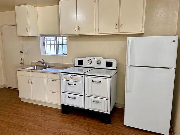 4th image of 220 Juniper St APT 19