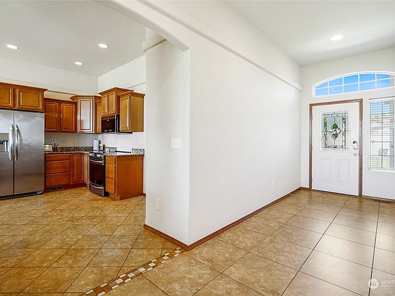 5th image of 9461 Castlewood Drive SE