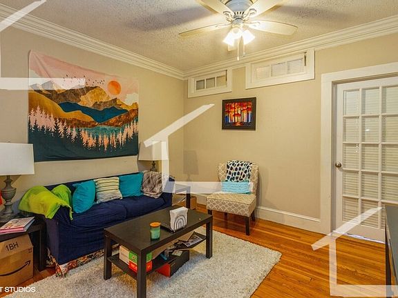3rd image of 26 Chiswick Rd APT 7