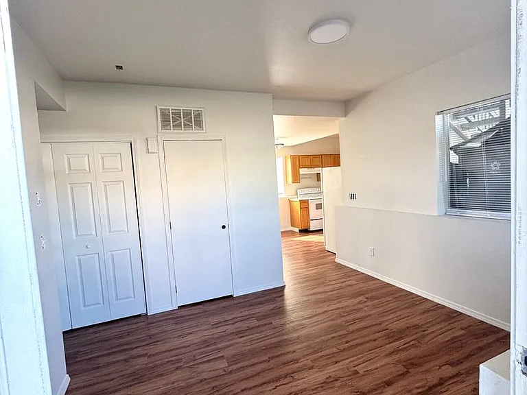 1305 E Belmont St — Photo 2