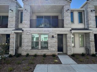 565 N Terry Ln, Clovis, CA 93611
