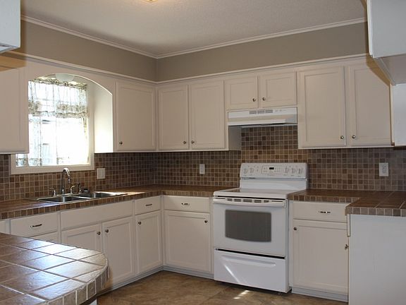 3rd image of 2203 N Rose Park Ave