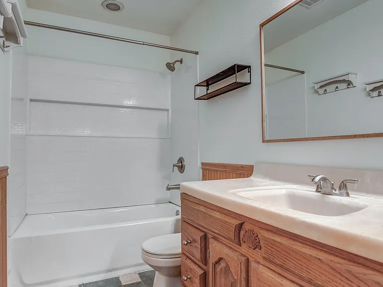 815 E Calle Del Norte — Photo 21