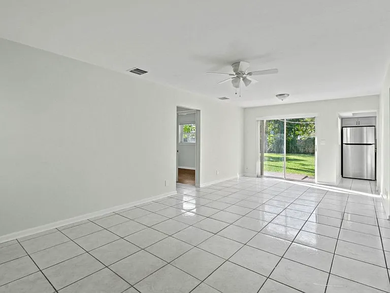 836 Evergreen Dr — Photo 6