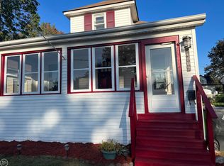 26502 Hollywood St, Roseville, MI 48066