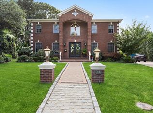 14 Knollwood Rd, Roslyn, NY 11576