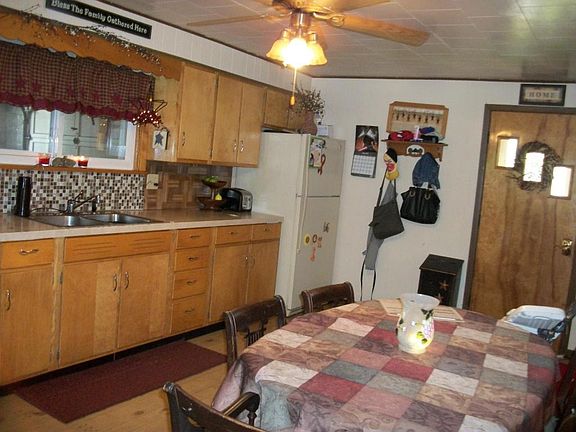 5th image of 1134 Worth St