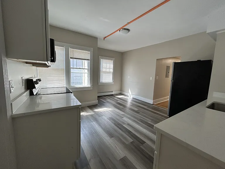 36 Roxbury St #1 — Photo 3