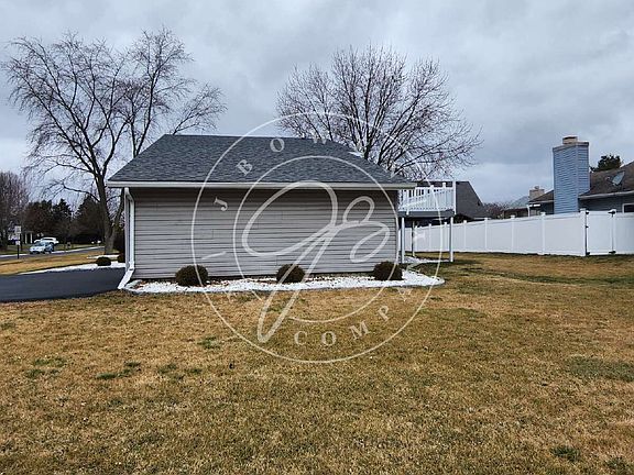 3rd image of 9450 Millcroft Rd