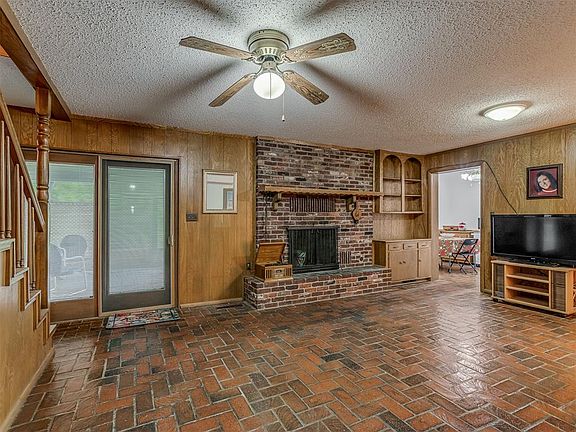 2nd image of 1414 E Sunset Ln