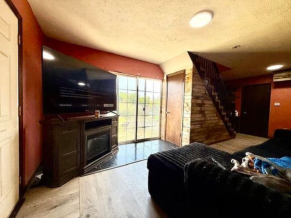 5th image of 13601 W Division Rd