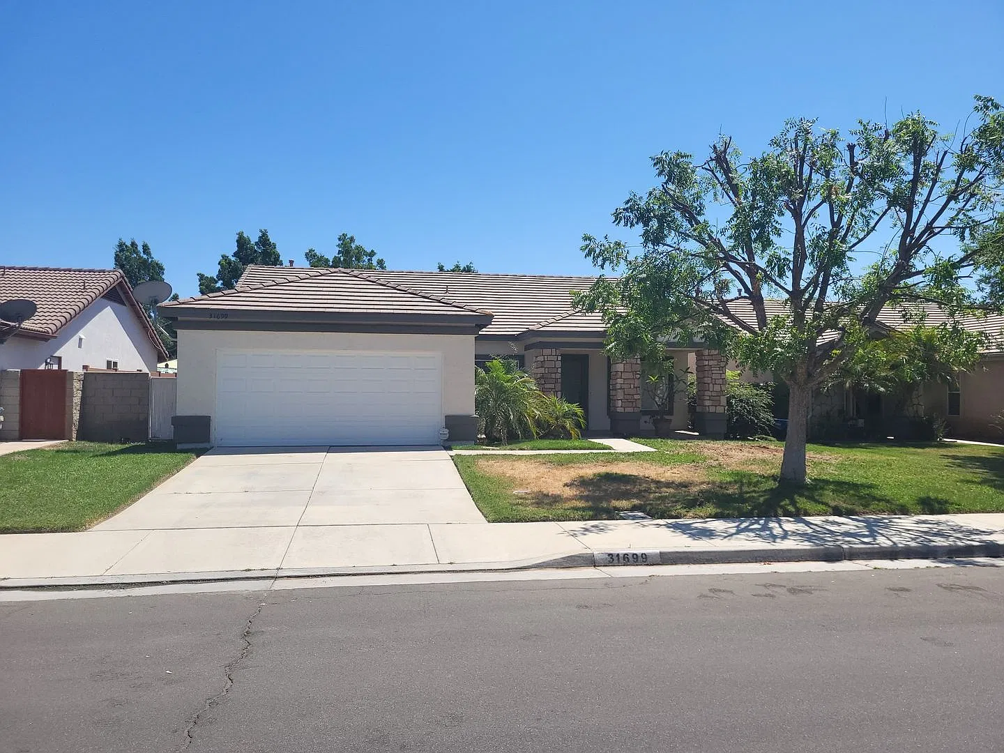 Single Story 3BR + Office/Den in French Valley — Photo 2