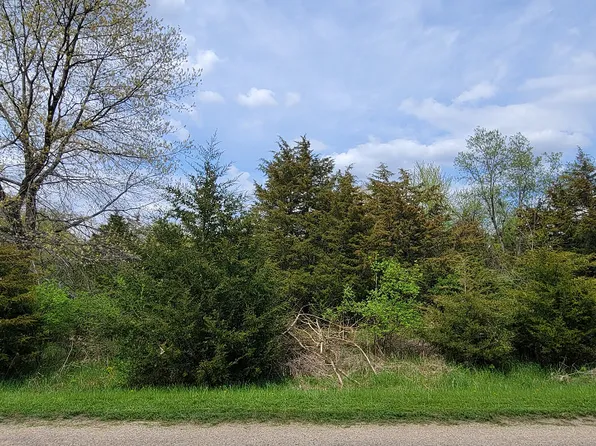 408 Sioux Ln, Dixon, IL 61021