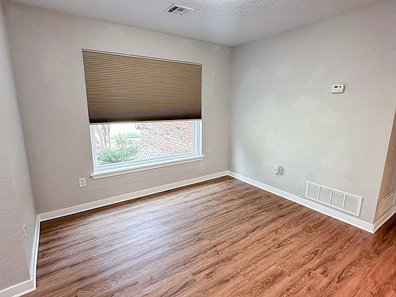 4th image of 708 SW Englewood Dr
