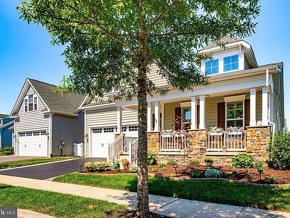 2nd image of 23832 Pembroke Ln