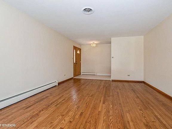 4th image of 10012 S Komensky Ave