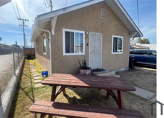3rd image of 118 E Seaward Ave