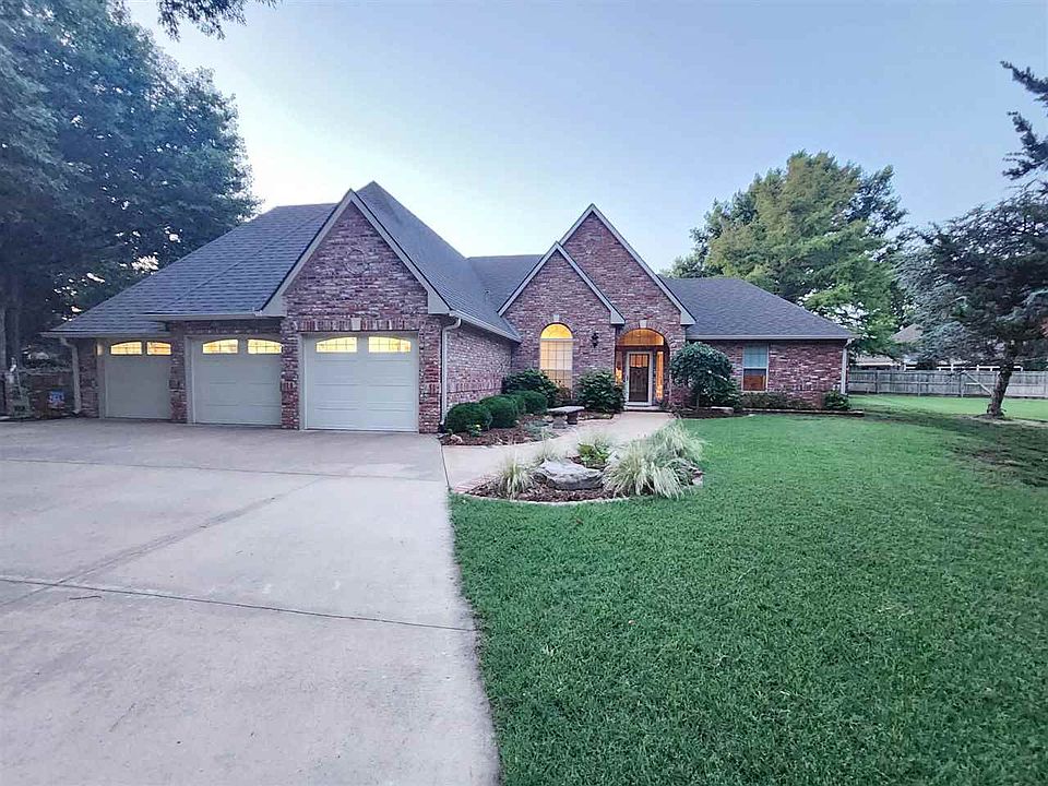 1st image of 2621 Mockingbird Dr