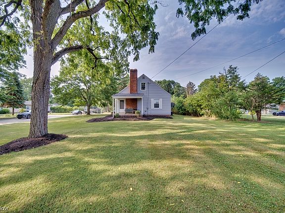 4th image of 372 Owosso Ave