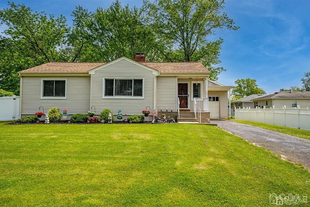 118 Bernard Ave photo 1