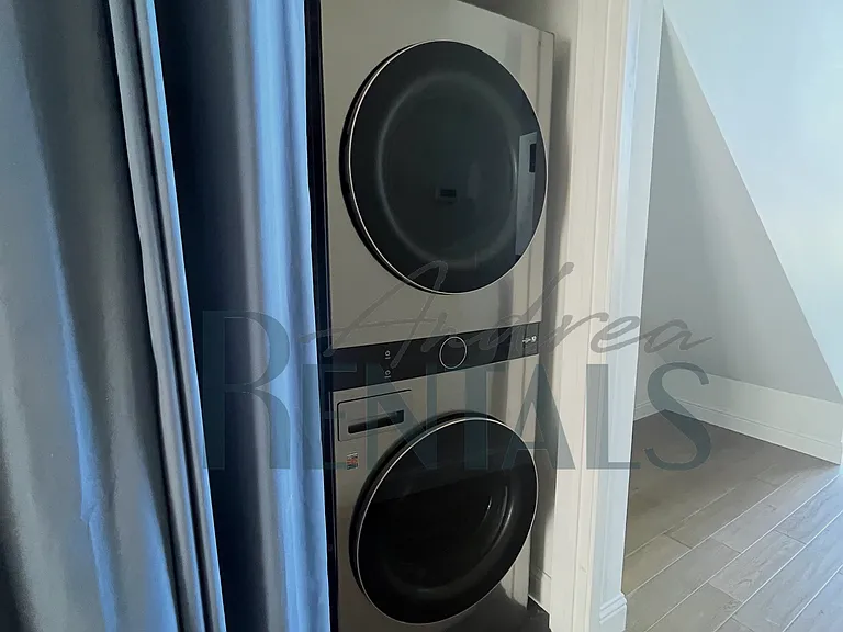 7 Hallam St #2C — Photo 8