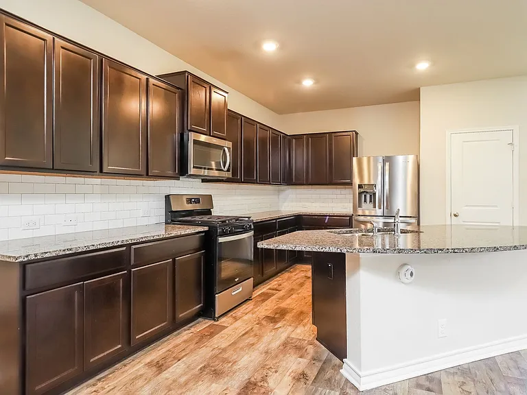 6830 Whisper Grv — Photo 6