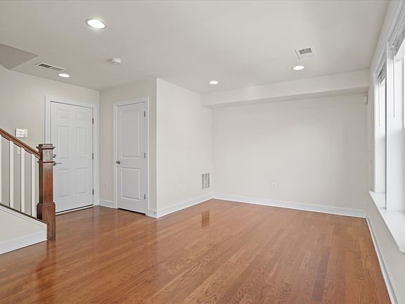 3rd image of 3755 Signal Knob Ct