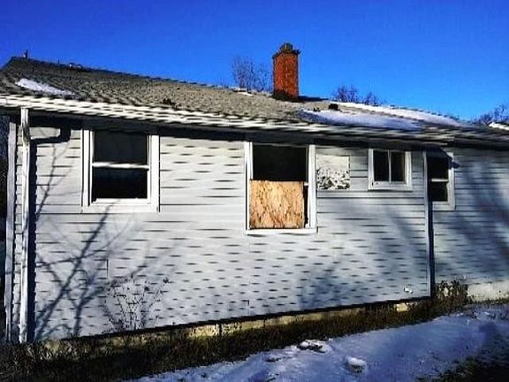 2nd image of 1501 Lake Forest Dr