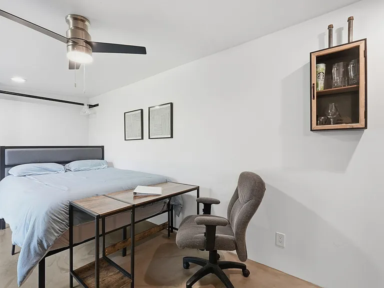 1266 E Alameda Dr — Photo 2