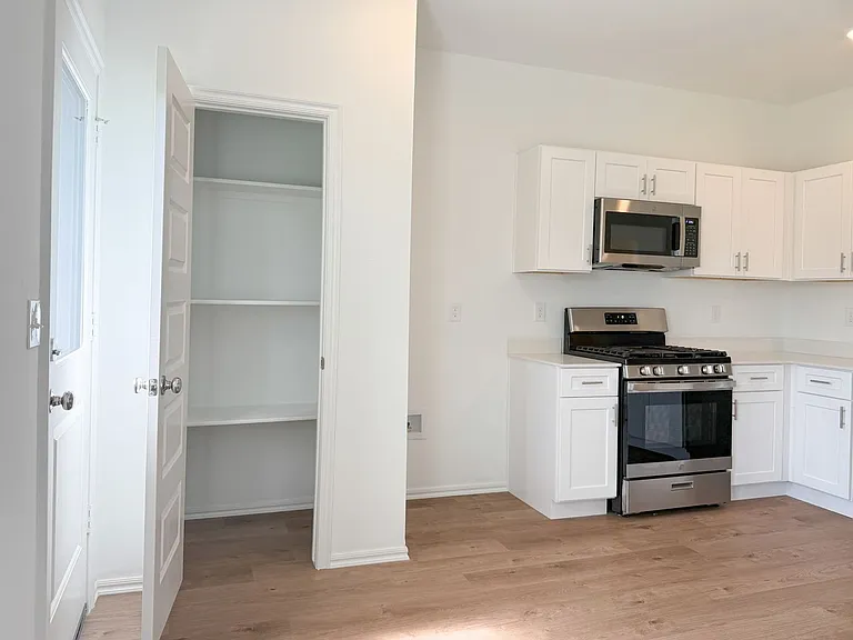 16208 Lovers Ln — Photo 6