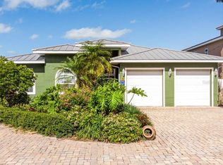 526 Lillian Dr, Madeira Beach, FL 33708