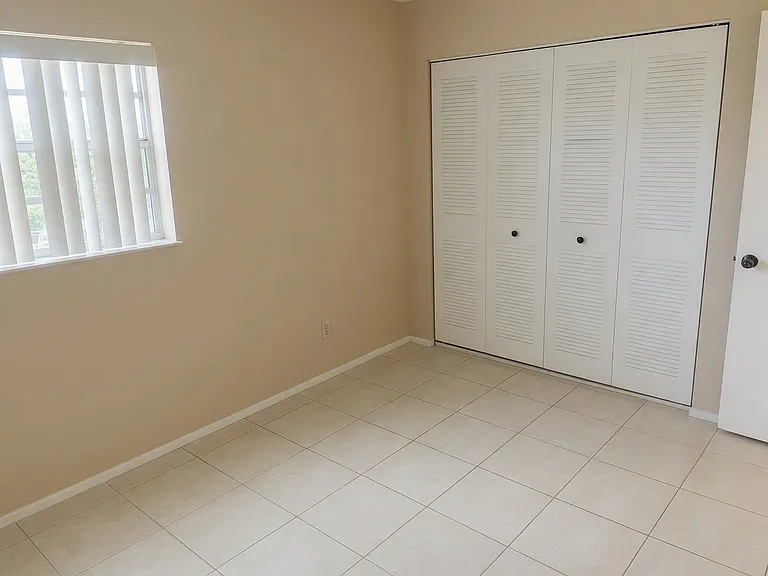 53 SE Mead Pl — Photo 6