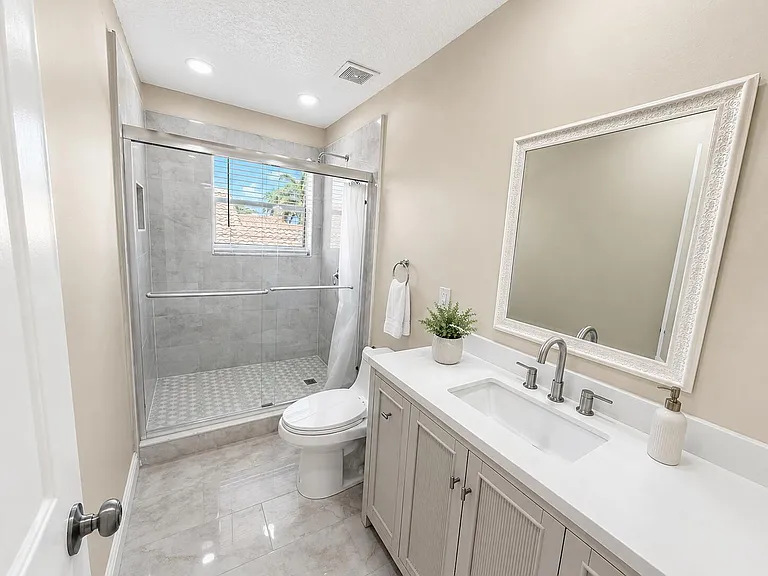 740 SW 191st Ave — Photo 13