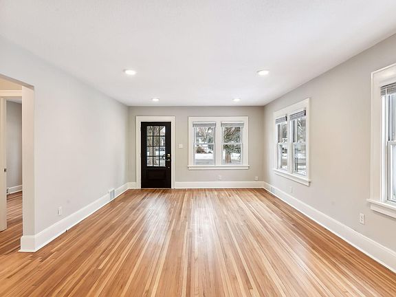 5th image of 238 8th Ave N