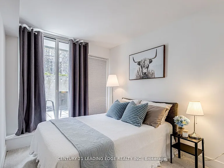 955 Bay St #913 — Photo 11