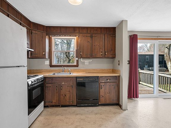 3rd image of 24 Williams Ave