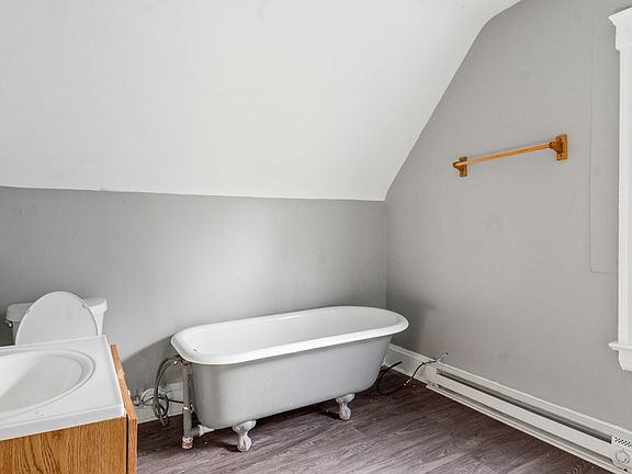 4th image of 1261 E 99th St #C