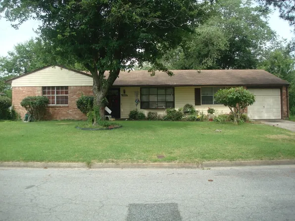 1209 Sir Galahad Dr, Chesapeake, VA 23323
