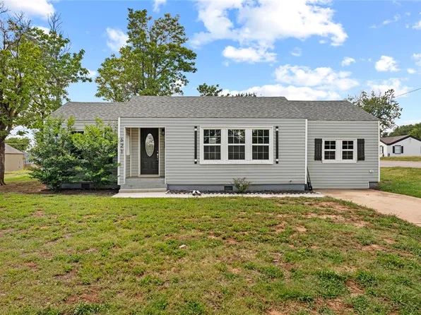 621 N 5th St, Weatherford, OK 73096