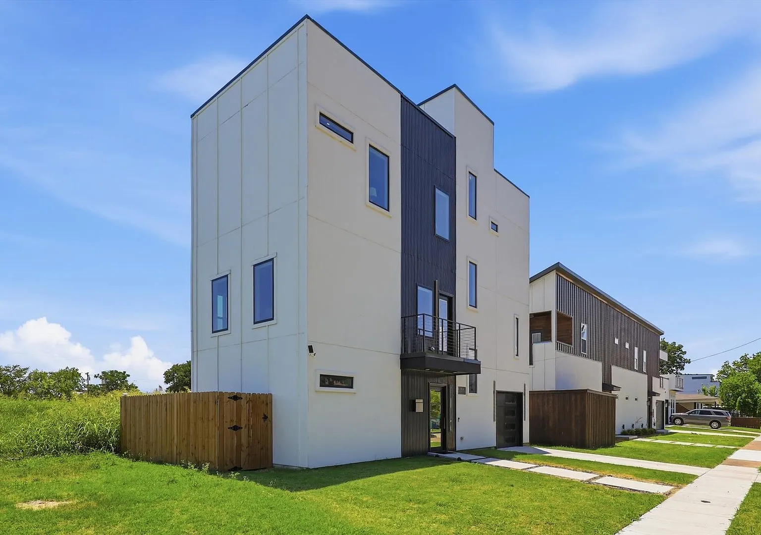 Modern West Dallas Home with Rooftop Views Near Downtown - Fully Furnished Optional — Photo 3