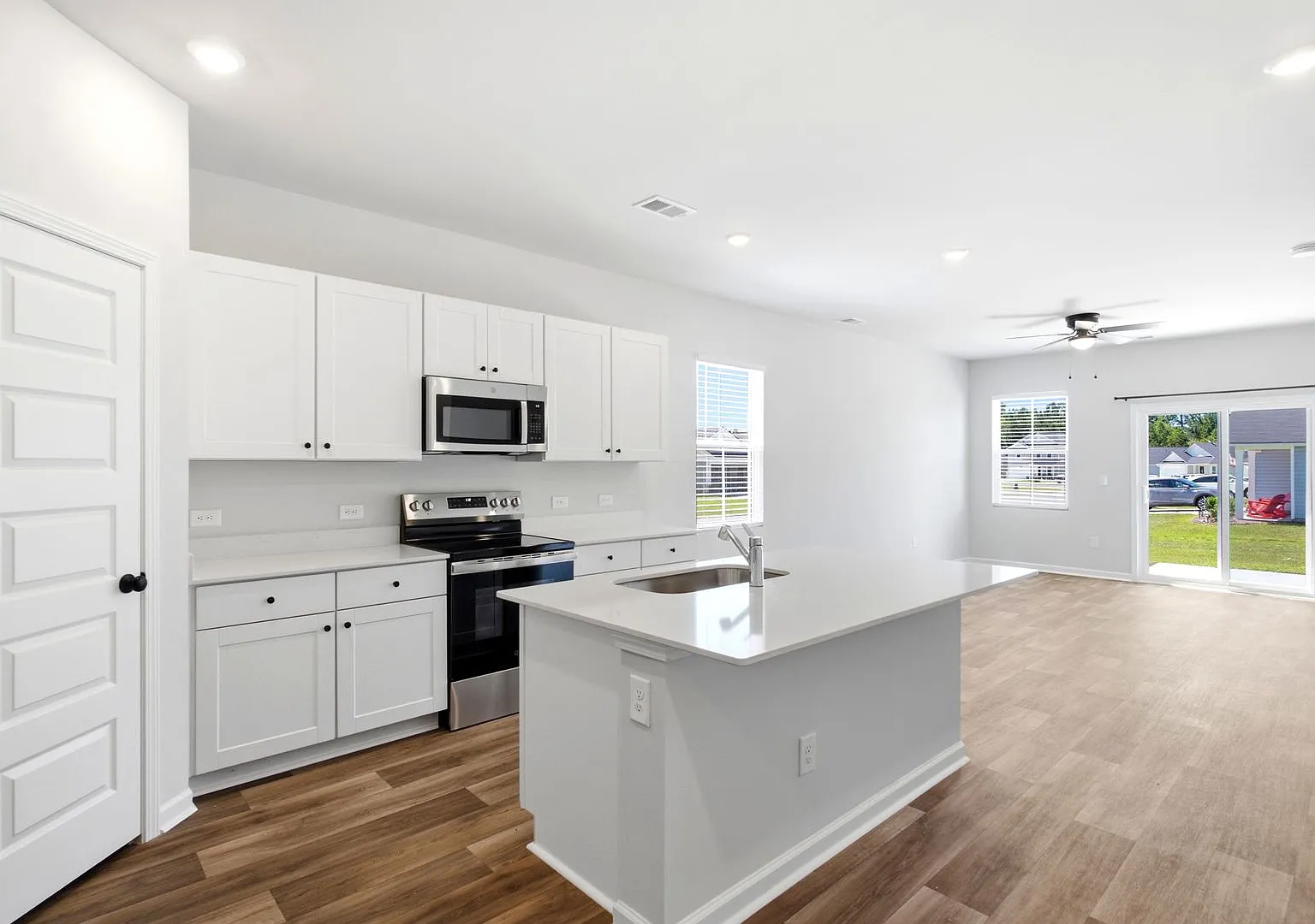Brand New Townhome In Osprey Isle Subdivsion! Low Price With 18 Month Lease $1,750 With The 2nd M... — Photo 4