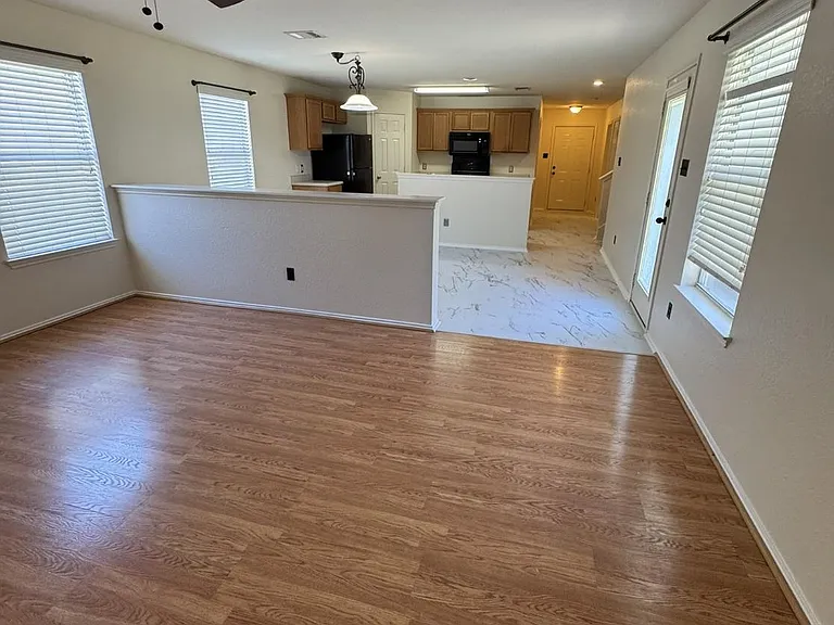 1420 Davis Mountain Loop — Photo 8