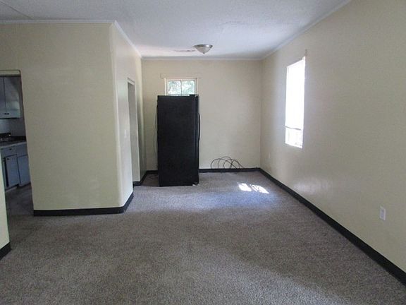 4th image of 28 Burgess Ct