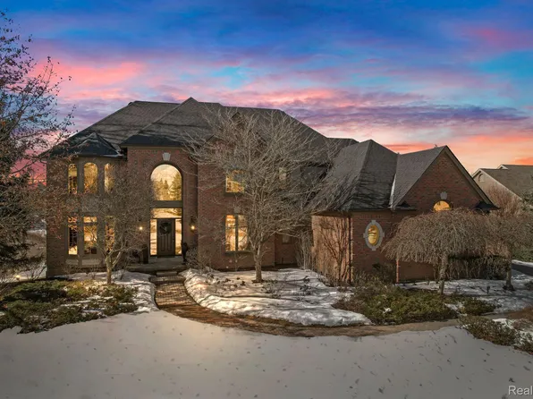 3890 Mountain Laurel Blvd, Oakland, MI 48363