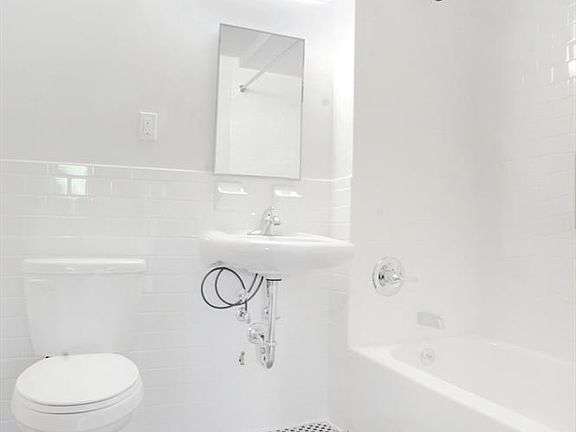 4th image of 3160 Albany Cres APT 2B