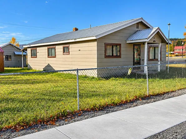 109 E Blackwell St, Ione, WA 99139