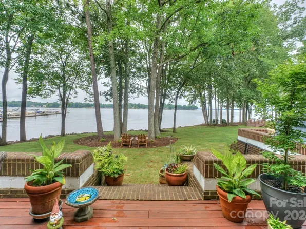 403 Northwest Dr, Davidson, NC 28036