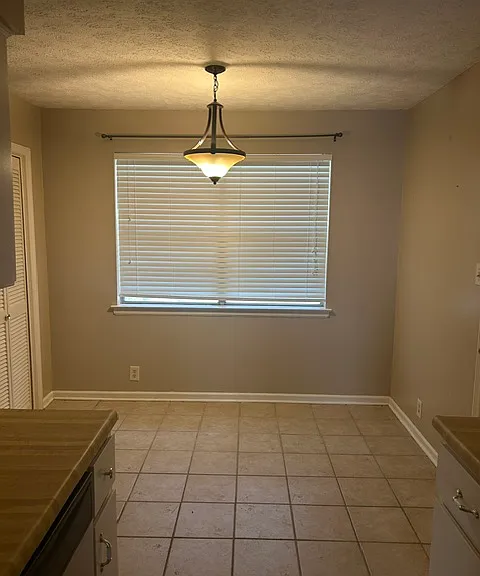 811 Lakeview Ct — Photo 24